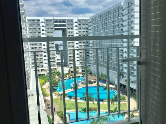 Luxury Condo with Pool View at Shell Residences - Photo3