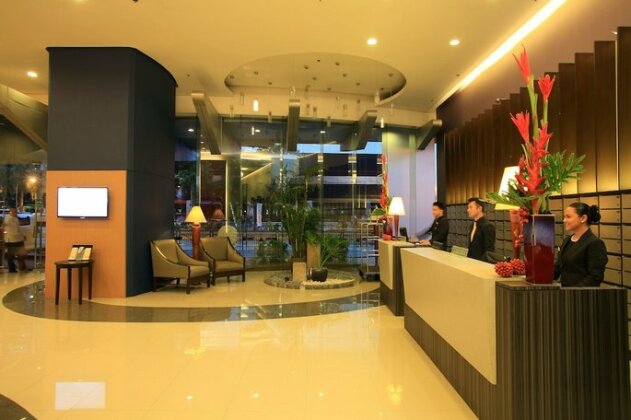 The Malayan Plaza Hotel - Photo2