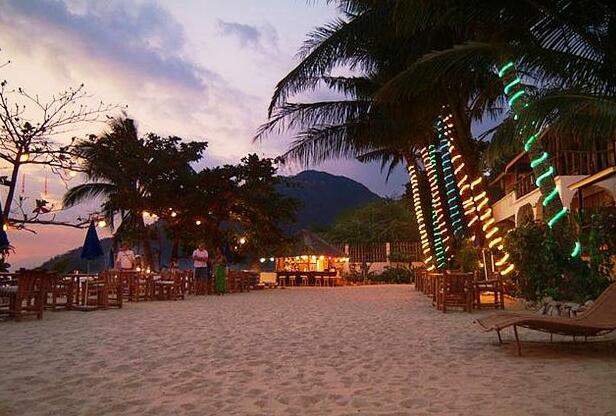 Sunset at Aninuan Beach Resort - Photo5