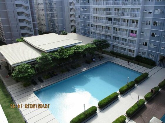 Fully Furnished 1BR Unit with Balcony at Trees Residences - Photo4