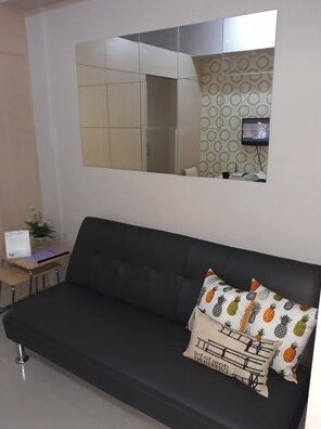 Fully Furnished One Bedroom Unit - Photo2