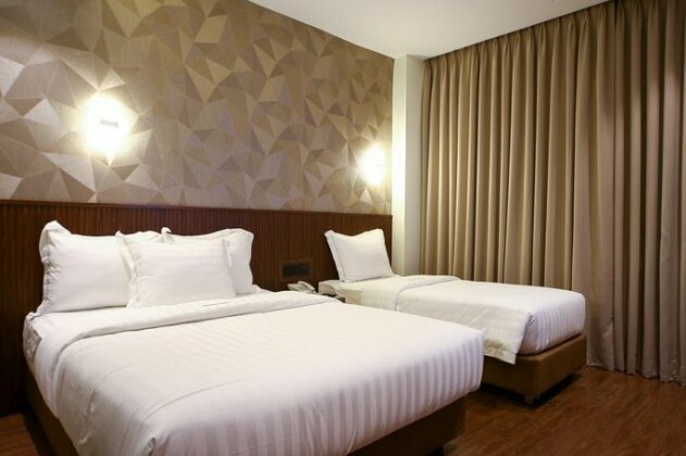 Prime Hotel Quezon City - Photo2