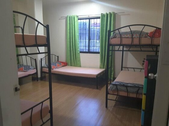 OMG Guest House room for 6 - Photo5