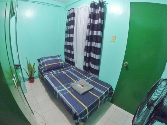 NoMadsMNL Backpackers Homestay - Photo2