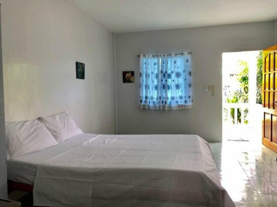 Genna's Tourist Inn - Photo4