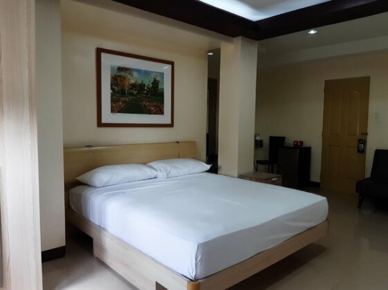 Plumeria Hotel Batangas - Photo4
