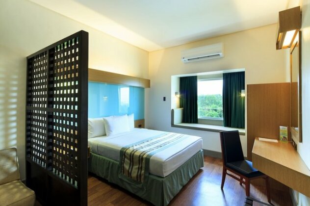 Microtel by Wyndham South Forbes - Photo4