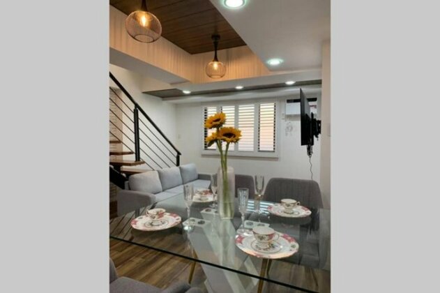 Contemporary Style in the heart of Tagaytay City - Photo2