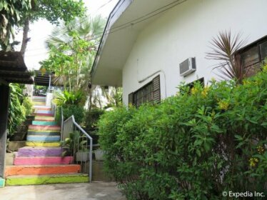 Mountain Breeze Hostel - Tagaytay Center