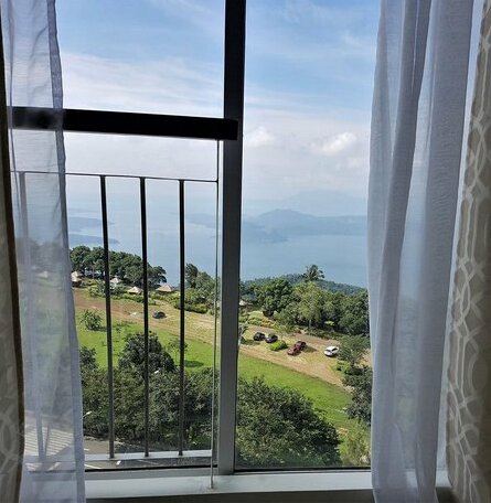 Taal View Tagaytay Condo - Photo2