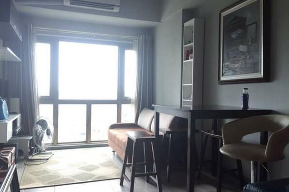 1br In Bgc With Golf Course View - Photo4