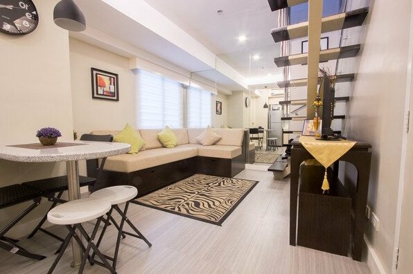 Classy 1-bedroom Duplex in BGC 1120C - Photo3