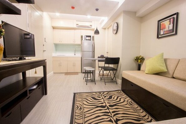 Classy 1-bedroom Duplex in BGC 1120C - Photo4