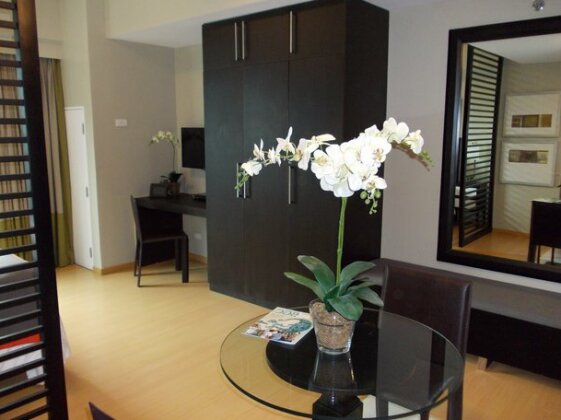 Fully Furnished Studio Suite 2 in BGC - Photo2