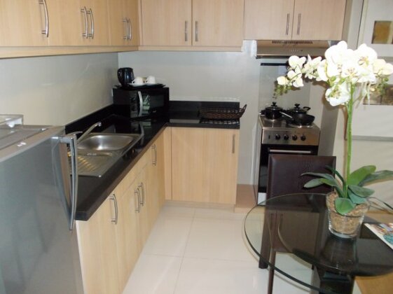 Fully Furnished Studio Suite 2 in BGC - Photo5