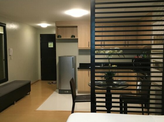 Fully Furnished Studio Suite 6 in BGC - Photo4