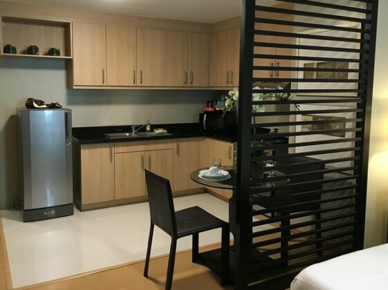 Fully Furnished Studio Suite 6 in BGC - Photo5