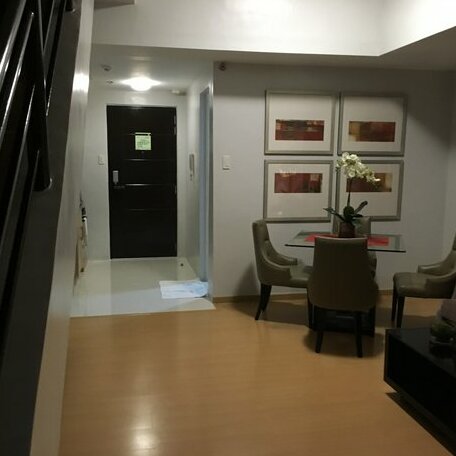 Fully Furnished Two bedroom Loft in BGC - Photo3