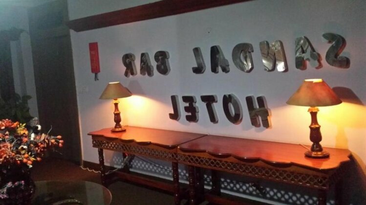 Sandal Bar Hotel - Photo2