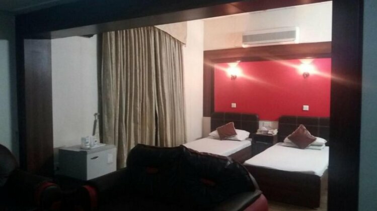 Sandal Bar Hotel - Photo3