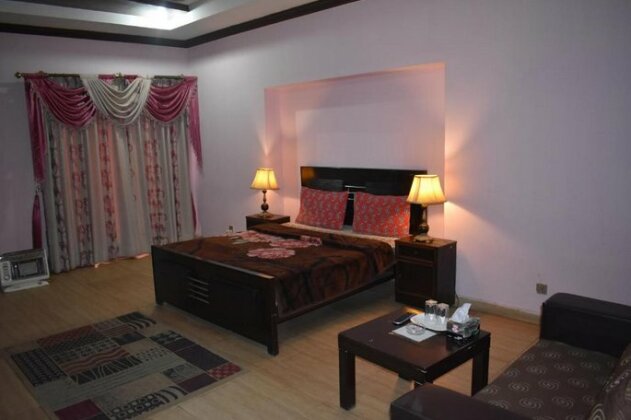 High Trees Inn - Photo2