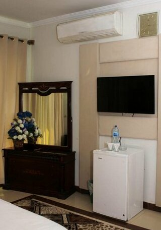 Shelton House Ext - Photo2