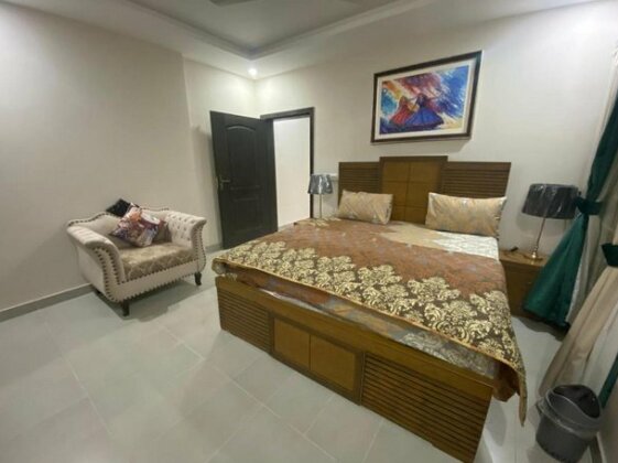 Suite 501 - Photo2