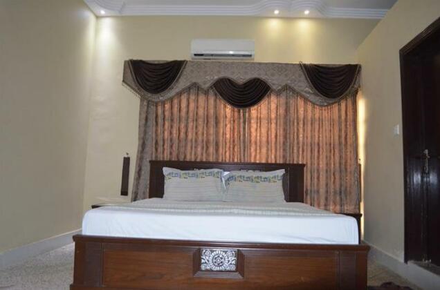  Photo 1
