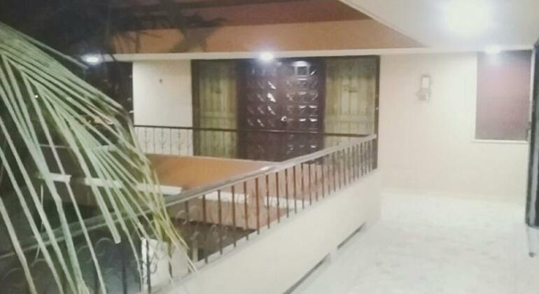 Hotel Capri Inn - Photo2
