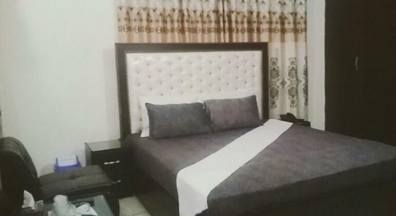 Hotel Capri Inn - Photo3
