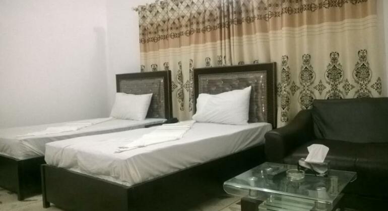 Hotel Capri Inn - Photo4