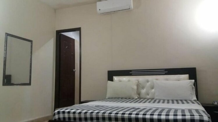 Step inn Gulshan - Photo5