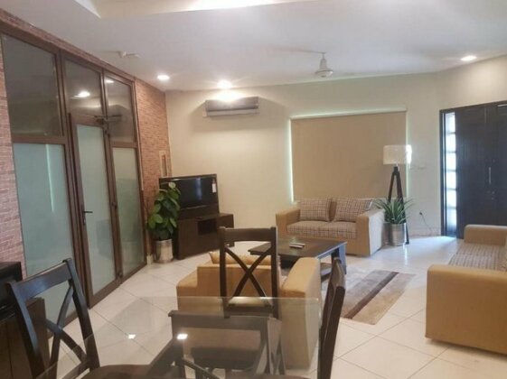Economical Opulence Luxury Apartment - Photo2