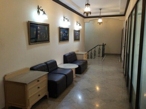 Executives Inn Hotel - Photo3