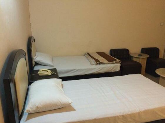 Executives Inn Hotel - Photo5