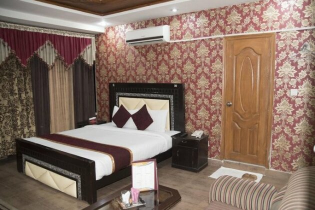 Hotel Premier Inn Davis Road - Photo4