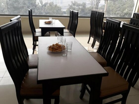 Kumail's Continental Hotel - Photo3