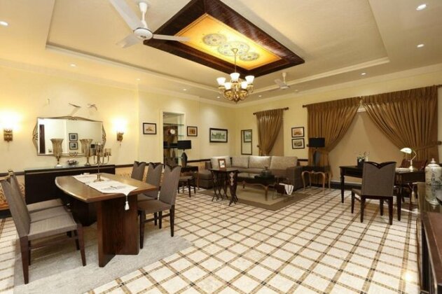 Lavish Executive Class 3 Bed Service Apartment - Photo3