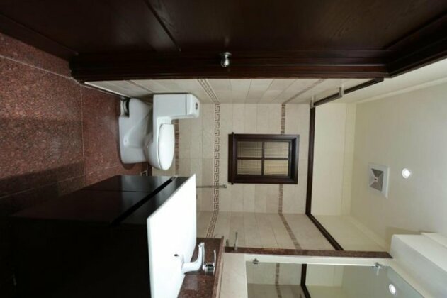 Lavish Executive Class 3 Bed Service Apartment - Photo5