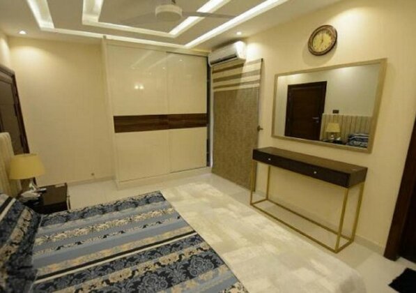 Luxury Spacious Golf Community Apartment