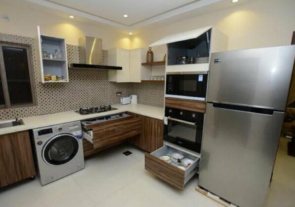 Luxury Spacious Golf Community Apartment - Photo5