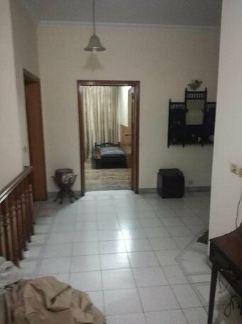 Spacious and comfortable Banglow in Heart of DHA - Photo2