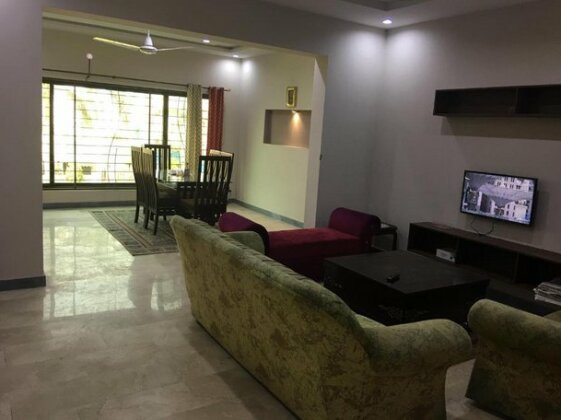 Spacious Apartment in Johar Town - Photo2