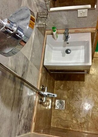 Safe Square Apartment Building - Photo3