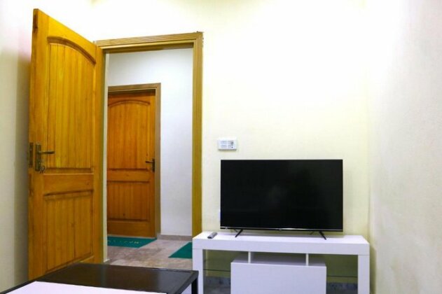 Safe Square Apartment Building - Photo4