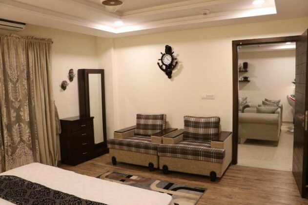 Executive One-Bedroom Apartment With Free Wifi Netflix Breakfast In Bahria Town - Photo4