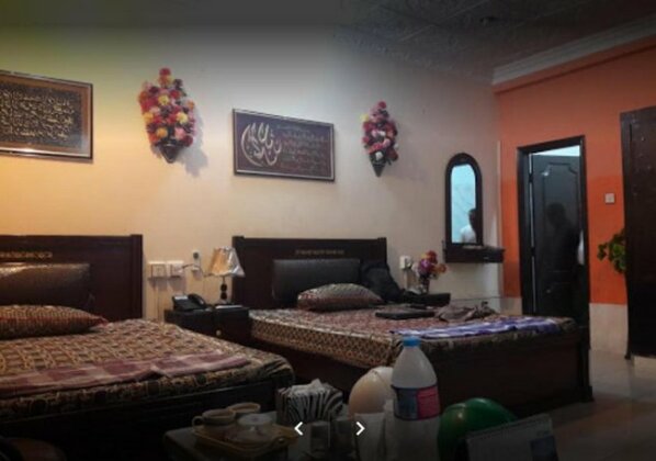 Tourist Lodge Guest House - Photo4