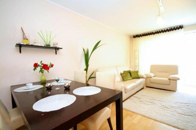 Rent a Flat apartments - Obroncow Wybrzeza St - Photo2