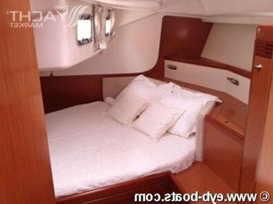 Sailing Boat Oceanis 39 Yacht charter - Photo3