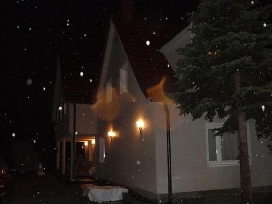  Photo 2